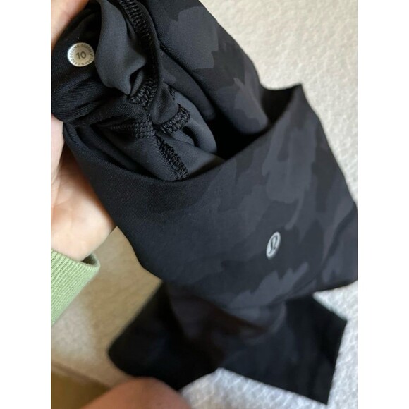 Lululemon black camo leggings - Picture 7 of 7